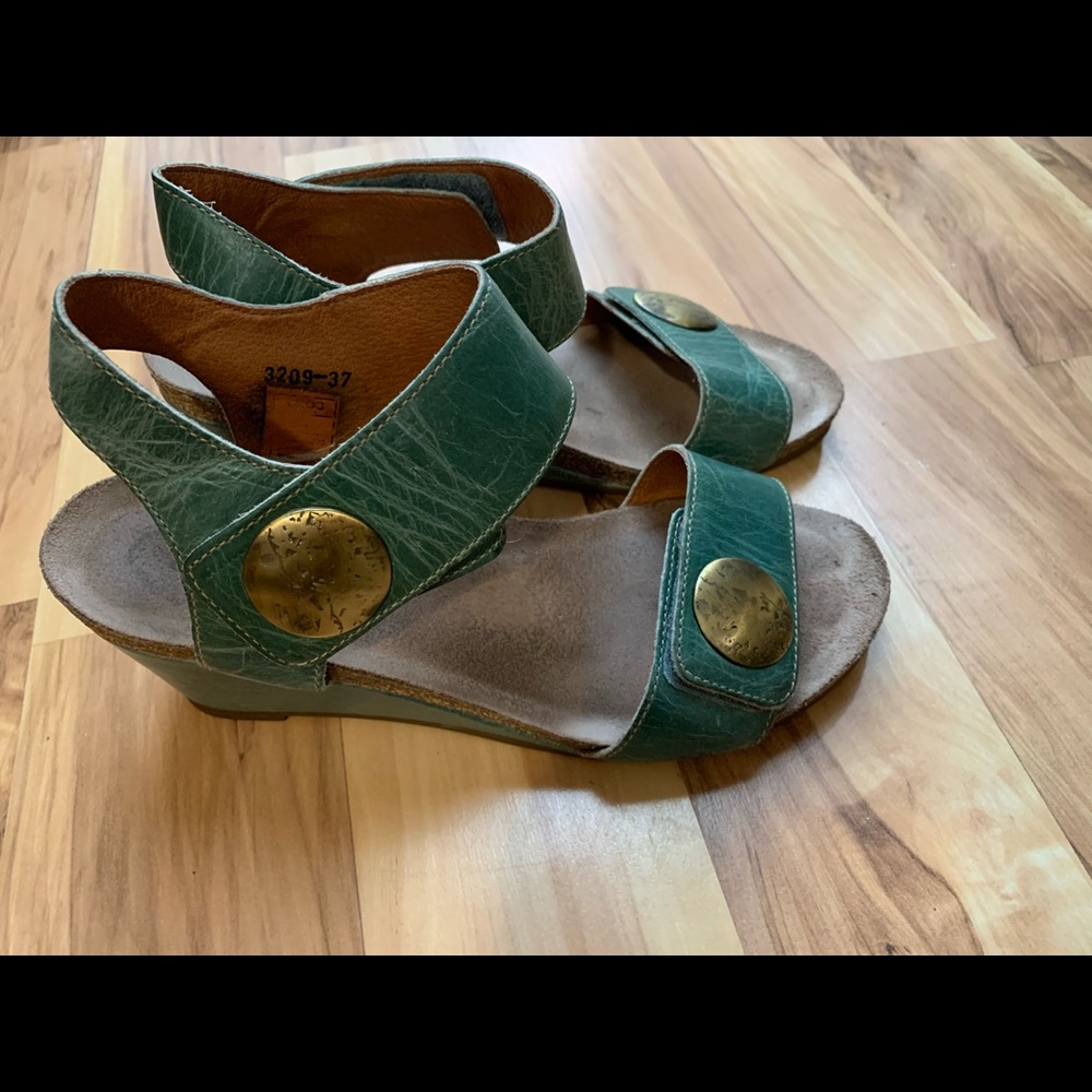 Taos Green Platform Sandal